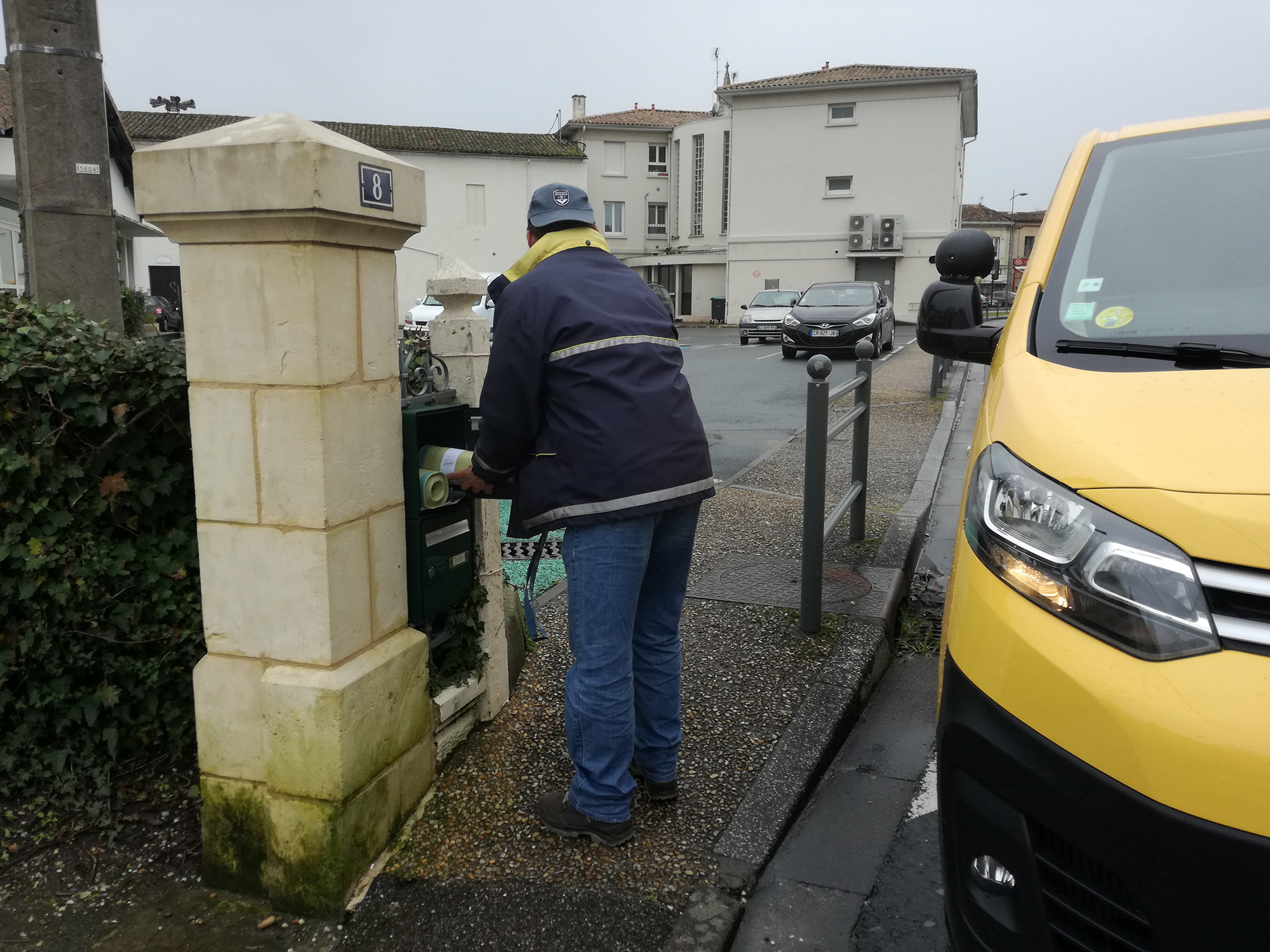 Distributionsacsjaunes crditphoto LaPoste