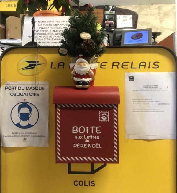 La boîte aux lettres du Père Noël dans l&#039;épicerie